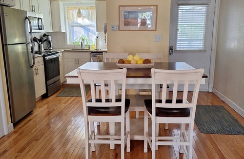 Country Club Estates House | Charming 2-BD Townhome, POOL, SLEEPS 6 - short walk to town, beach & boardwalk