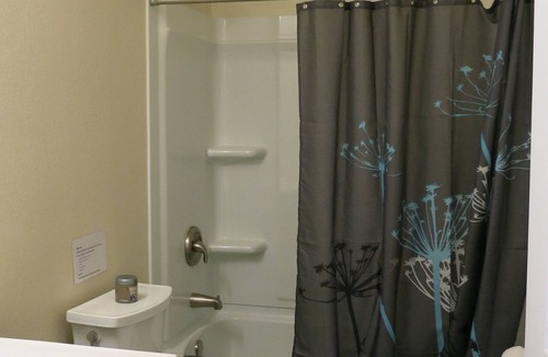 Moose Creek Apartment | Charming 2-bedroom apartment with WiFi in Moose Creek -.5 mile from of EAFB-H #3