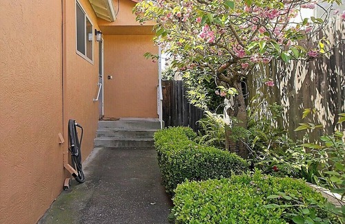 Alameda Apartment | Charming 2-Bedroom Alameda Apartment, walk to Shops & Dining