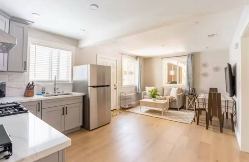 Daly City Apartment | Charming 2-bedroom apartment in lovely Daly City perfect for relaxing