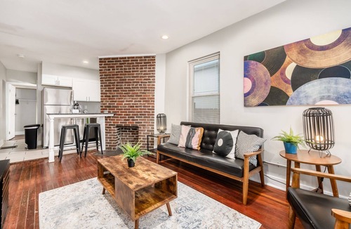 Downtown Columbus Apartment | Charming 2-bedroom apartment in heart of walkable German Village