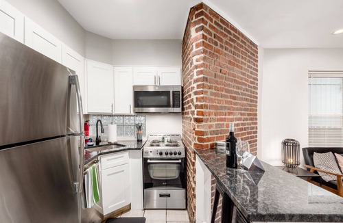 Downtown Columbus Apartment | Charming 2-bedroom apartment in heart of walkable German Village