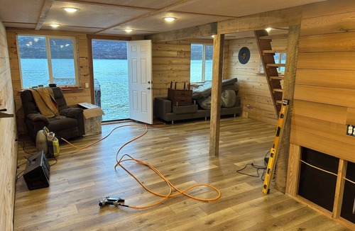 Larsen Bay Cabin | Charming 2-bedroom cabin in Larsen Bay with WiFi