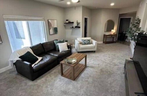 Arrowhead Ranch Condo | Charming 2-bedroom condo with water and golf course views and AC in Glendale