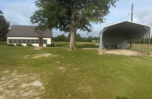 Bryan House | Charming 2-bedroom country house 15 minutes from Bryan with AC/Heat.