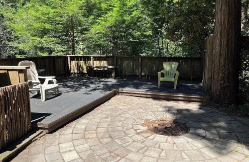 San Mateo County House | Charming 2 Bedroom House in the Butano Redwood Forest in Pescadero with Wi-Fi
