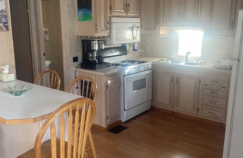 South Casco Resort | Charming 2-bedroom home in Point Sebago Resort located at 37 Purple Road -