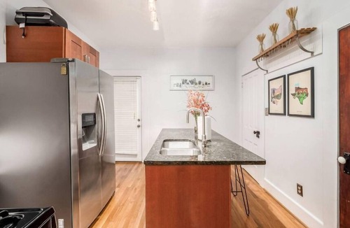 Italian Village House | Charming 2-bedroom house Perfect Location Heart of Short North-Free parking