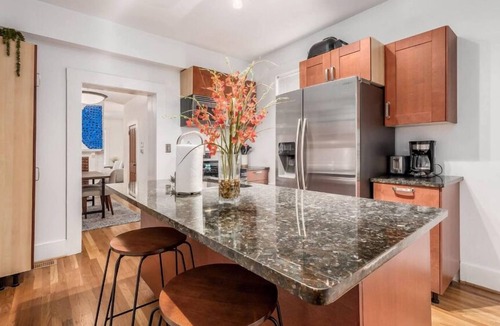 Italian Village House | Charming 2-bedroom house Perfect Location Heart of Short North-Free parking