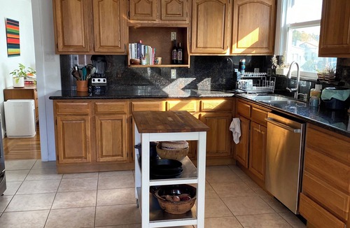 Oakland House | Charming 2-bedroom house in East Oakland with AC