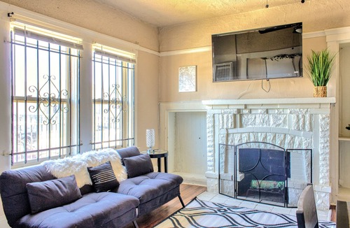 Oakland House | Charming 2-bedroom house in Oakland perfect for your getaway