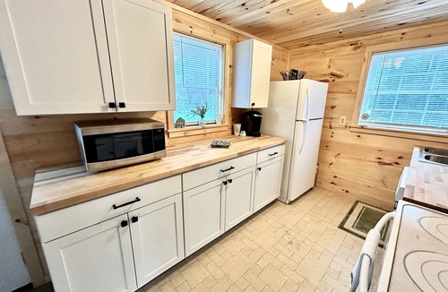 Hermon Cabin | Charming 2 Bedroom Private Cabin Near Bangor