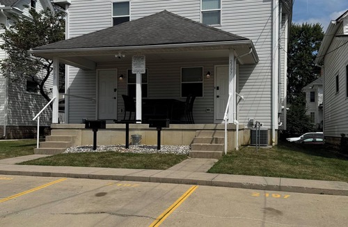 Old North Columbus House | Charming 2-Bedroom Townhome with WiFi and AC in fantastic Columbus