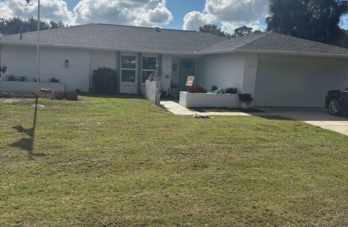 Eisenhower House | Charming 2-bedroom pool home with AC, WiFi in Lehigh Acres