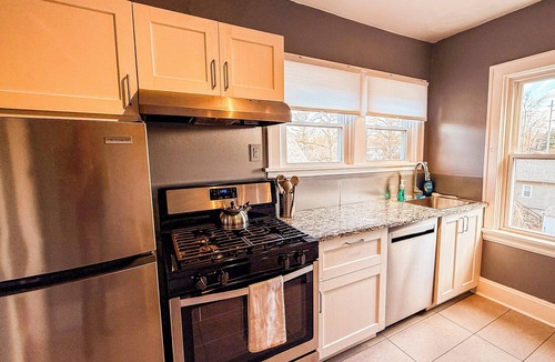 Fairfax Apartment | Charming 2BR Apt Close to Historic Mariemont, 15 Minutes from Cincy Downtown