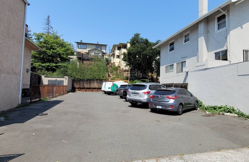Grand Lake Apartment | Charming 3-bedroom apartment near Piedmnot and Oakland with AC for your stay