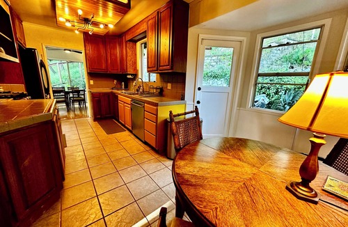 Martinez House | Charming 3-bedroom house in Martinez with fast WiFi and Beautiful backyard