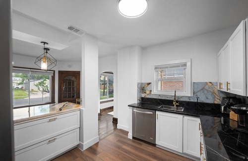 Ottawa House | Charming 3-bedroom house with WiFi, AC in wonderful Toledo