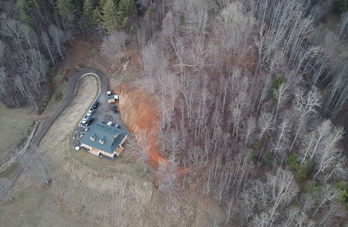 Bakersville House | Charming 3-Bedroom Cottage on 42 Acres with Mountain Views & Abundant Wildlife