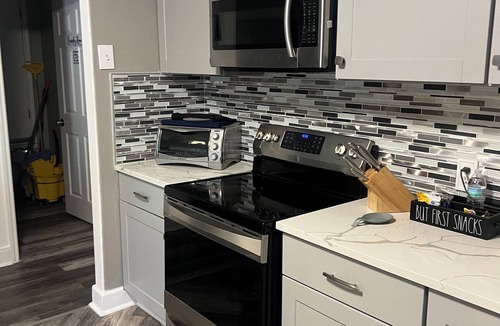 Braun's Farm House | Charming 3-bedroom house with AC, WiFi in pleasant San Antonio