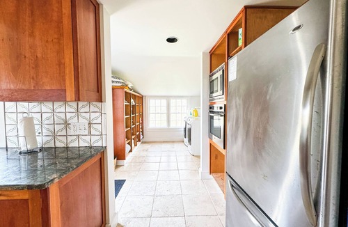 Polpis House | Charming 6-bedroom farmhouse on Nantucket - sleeps 12