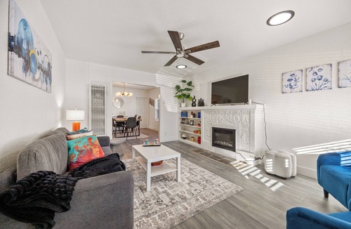 West Alameda House | Charming Alameda Retreat Cozy 2BR w/Private Yard