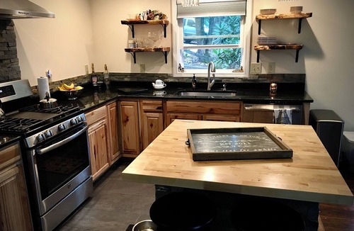 Newland Apartment | Charming and private home in the gorgeous North Carolina Mountains