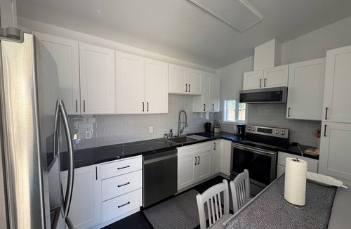 Pleasant Hill House | Charming backyard Guesthouse with 2 bedrooms and WiFi, AC in Pleasant Hill