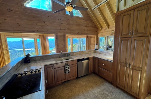Hiawassee Cabin | Charming Bell Chalet, Hot Tub, Unbelievable Mountain, Lake Chatuge View!