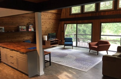 Springfield House | Charming British Columbia chalet close to Yellow Springs, Clifton and Cedarville