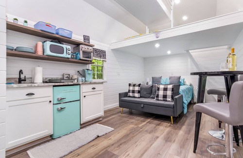 Ellijay House | Charming bungalow Tiny Home, Fire pit, Close to town, Dog Friendly, Mountain Air