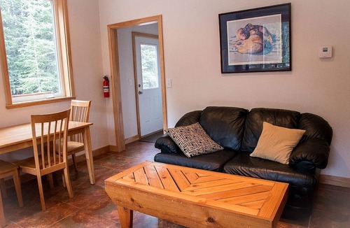 Cooper Landing Cabin | Charming Cabin Rental Surrounded by Chugach National Forest, Alaska