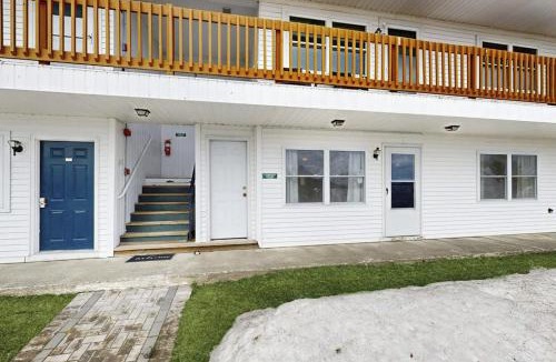 Rockwood House | Charming condo w/lake access, dock, WiFi & mountain views