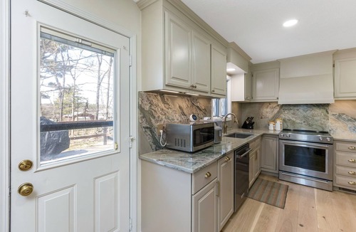 Delaware House | Charming Cottage Columbus Zoo, Entire Family Stay! 5 Bedrooms! 7 Mins to Zoo!