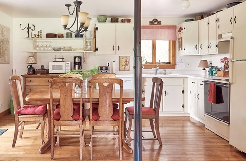 Thornton Cabin | Charming & Cozy Mountain View Cottage with River Hi-spd-wifi/pets welcome
