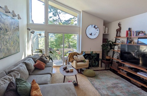 Moraga House | Charming, Green Hilltop Home