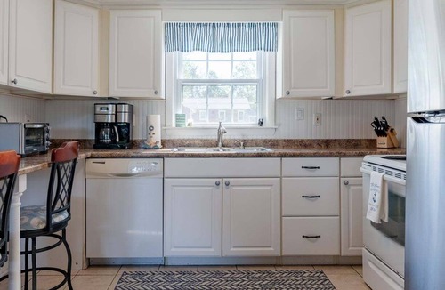 Narragansett Hotel | Charming Harbour Island Cottage with Water Views, Sun Porch & Sunset Deck