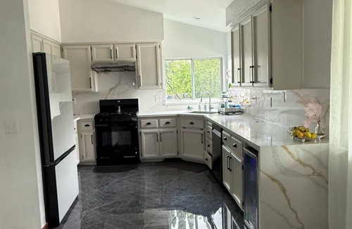 Southwestern Sacramento House | Charming house in tranquil Sacramento perfect for your getaway