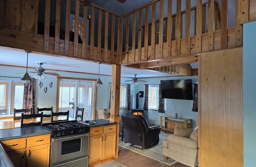 Lincoln House | Charming house with 5 beds sleeps 10 in Lincoln with WiFi access