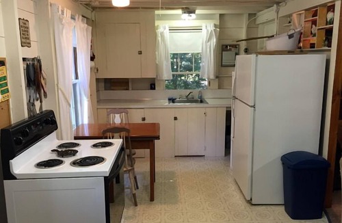 Gray Cottage | Charming Lakefront Cottage with Screened Porch & Shared Beach Access