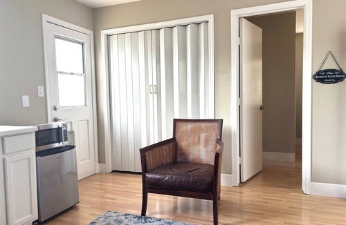 Palo Alto House | Charming Large Quiet 1-bedroom Guest Home in Palo Alto