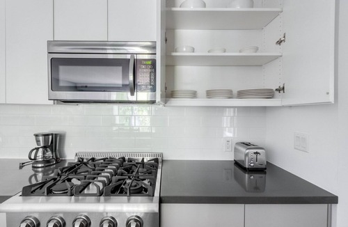 Sharon Heights Apartment | Charming Menlo Park 1BR w/Gym & Pool, nr Shops, by Blueground