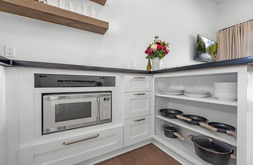 Waller Cabin | Charming Modern Farmhouse Tiny Home Retreat with Goats, Fishing Pond & Pool near Houston, Hempstead Texas