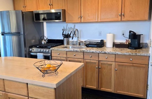 Crockett Apartment | Charming One Bedroom Apartment with View of the Carquinez Straits