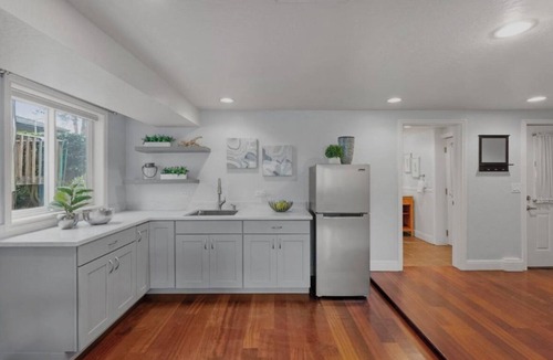 Belmont House | Charming Studio-bedroom house with AC and WiFi in lovely Belmont