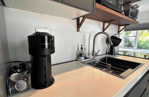 Lake Ridge House | Charming Studio Prime Location Steps from Beach