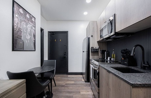 Downtown Columbus Apartment | Charming Suite|Walk to Parks & Cafes|Pets Welcome