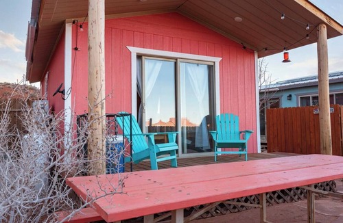 Monument Valley House | Charming Red Cliff Cabin in Monument Valley