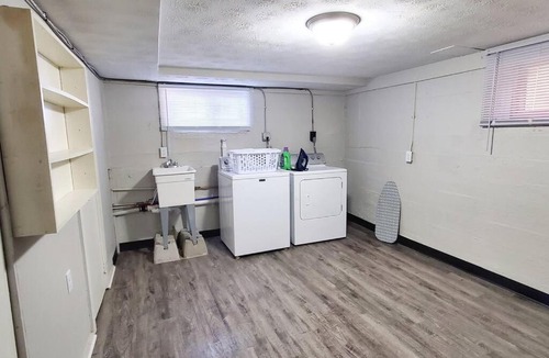 Dayton House | Cheerful 3 Bedroom Residential Home in Dayton