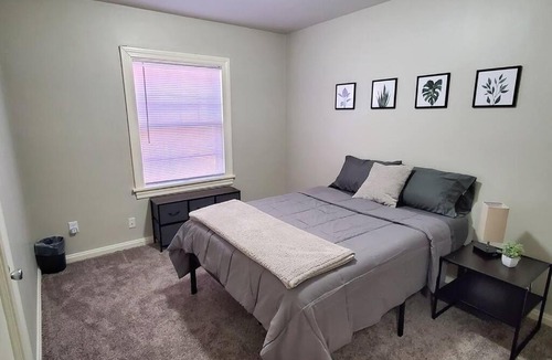 Dayton House | Cheerful 3 Bedroom Residential Home in Dayton